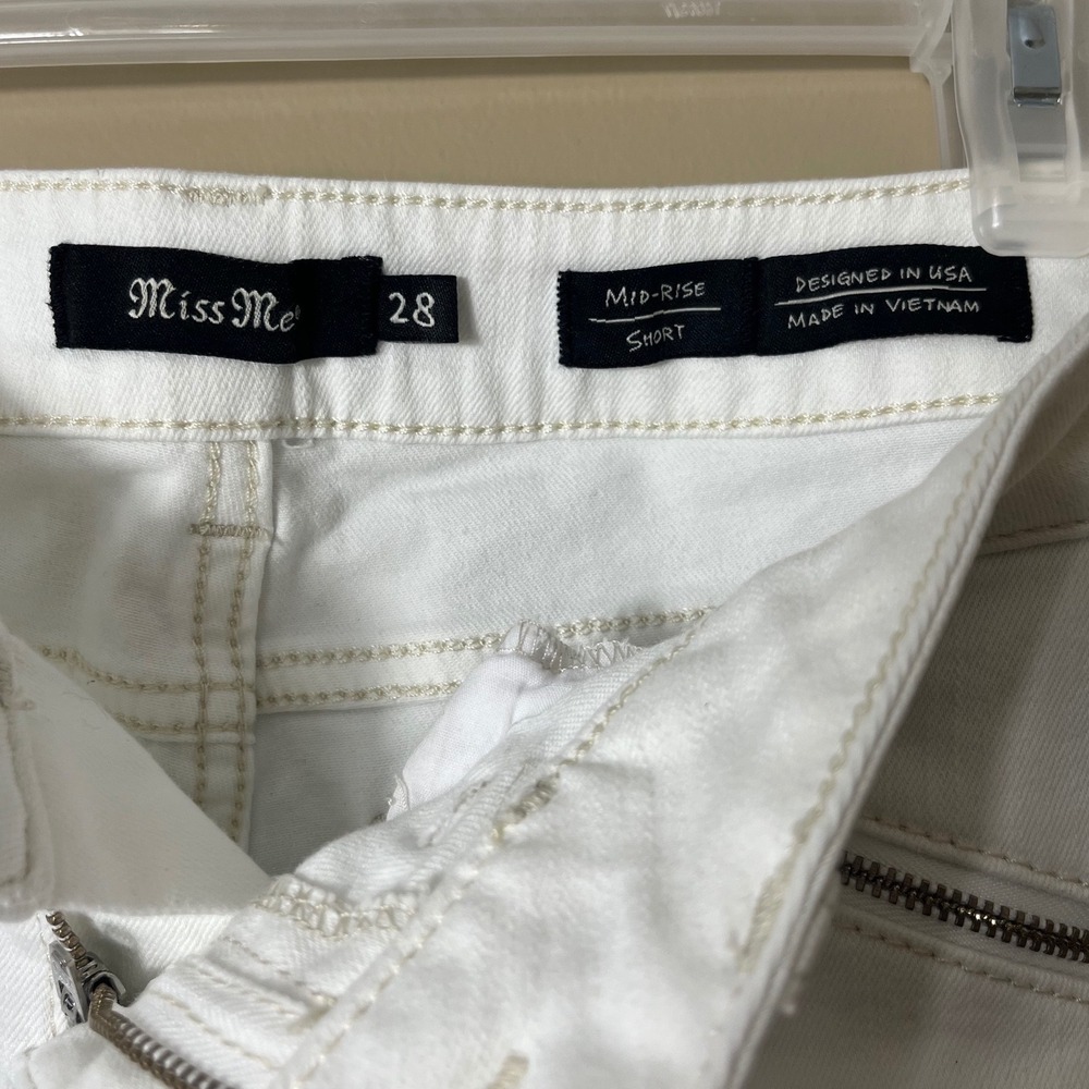 Miss Me White Denim Moto Shorts Mid Rise Frayed Hem Zipper Detail Size 28 - Picture 6 of 14